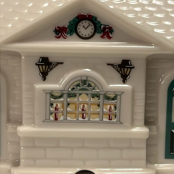 Vintage Lenox Holiday Village Collection Train Station 1992 "Lenox Station" NWT - Picture 8 of 15